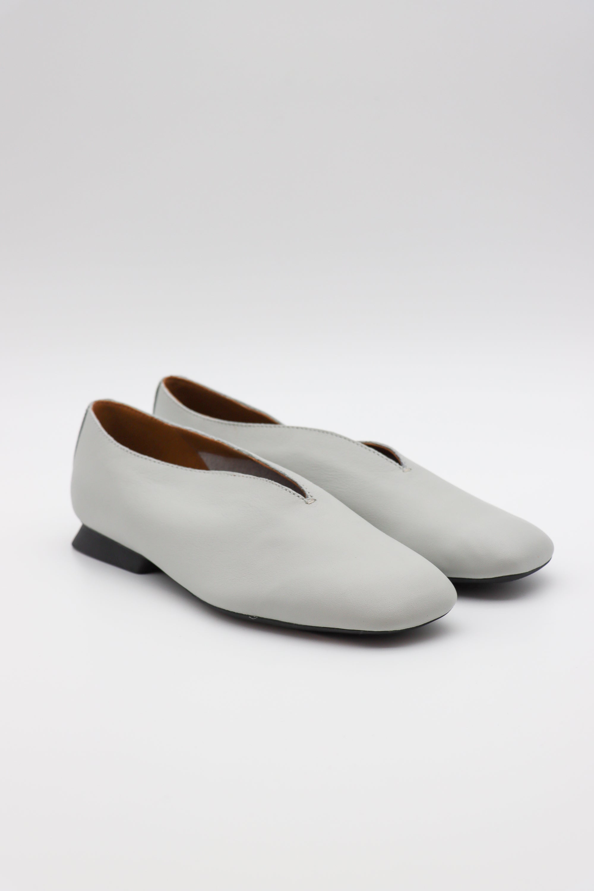 Casi Myra Flat in Grey by Camper – Idlewild