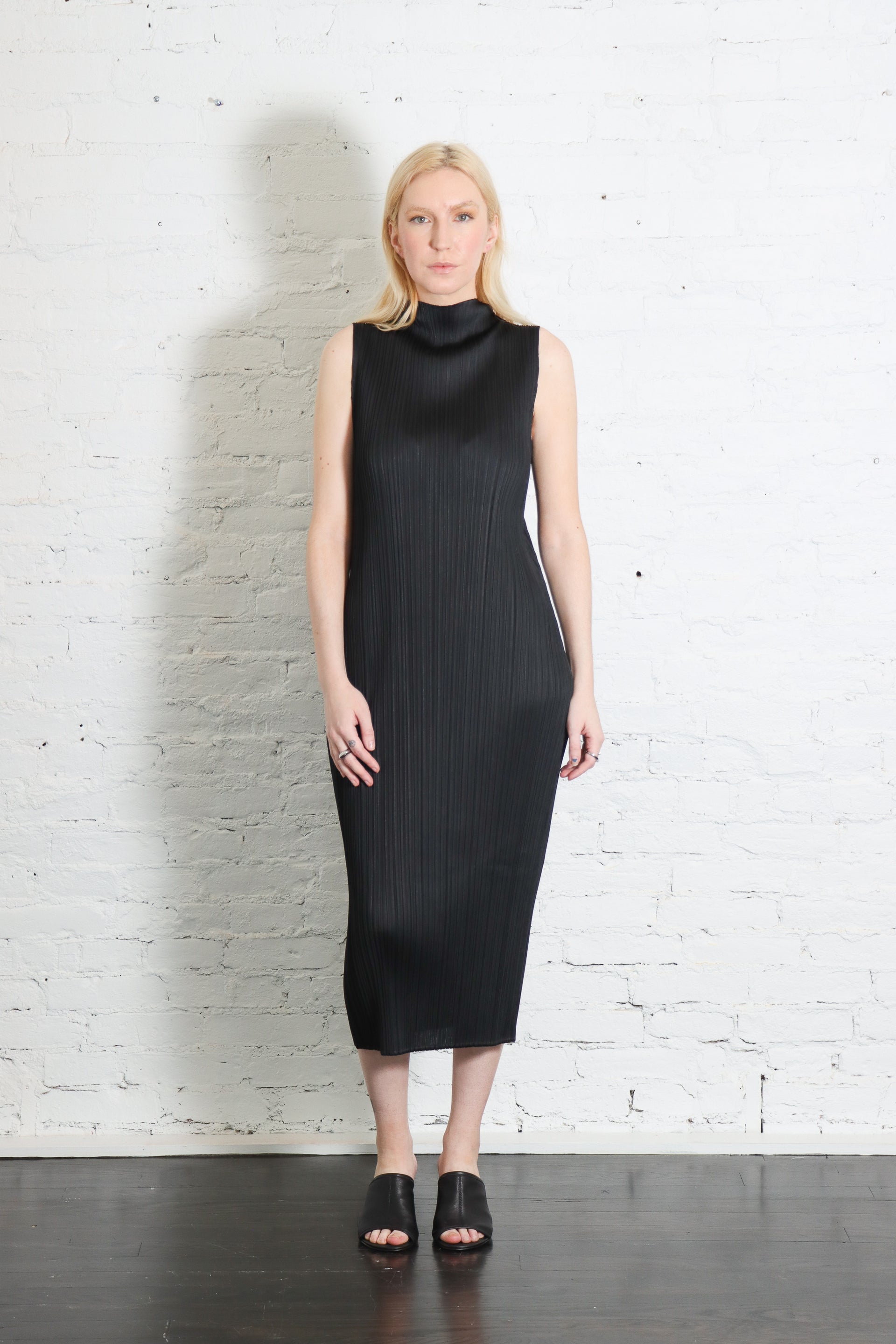 miyake pleat dress sleeveless April Monthly Colors in Black by Pleats Please Issey Colour:LIME GREEN Adorning the profile of Wintersale22 Green Tea Length Velvet