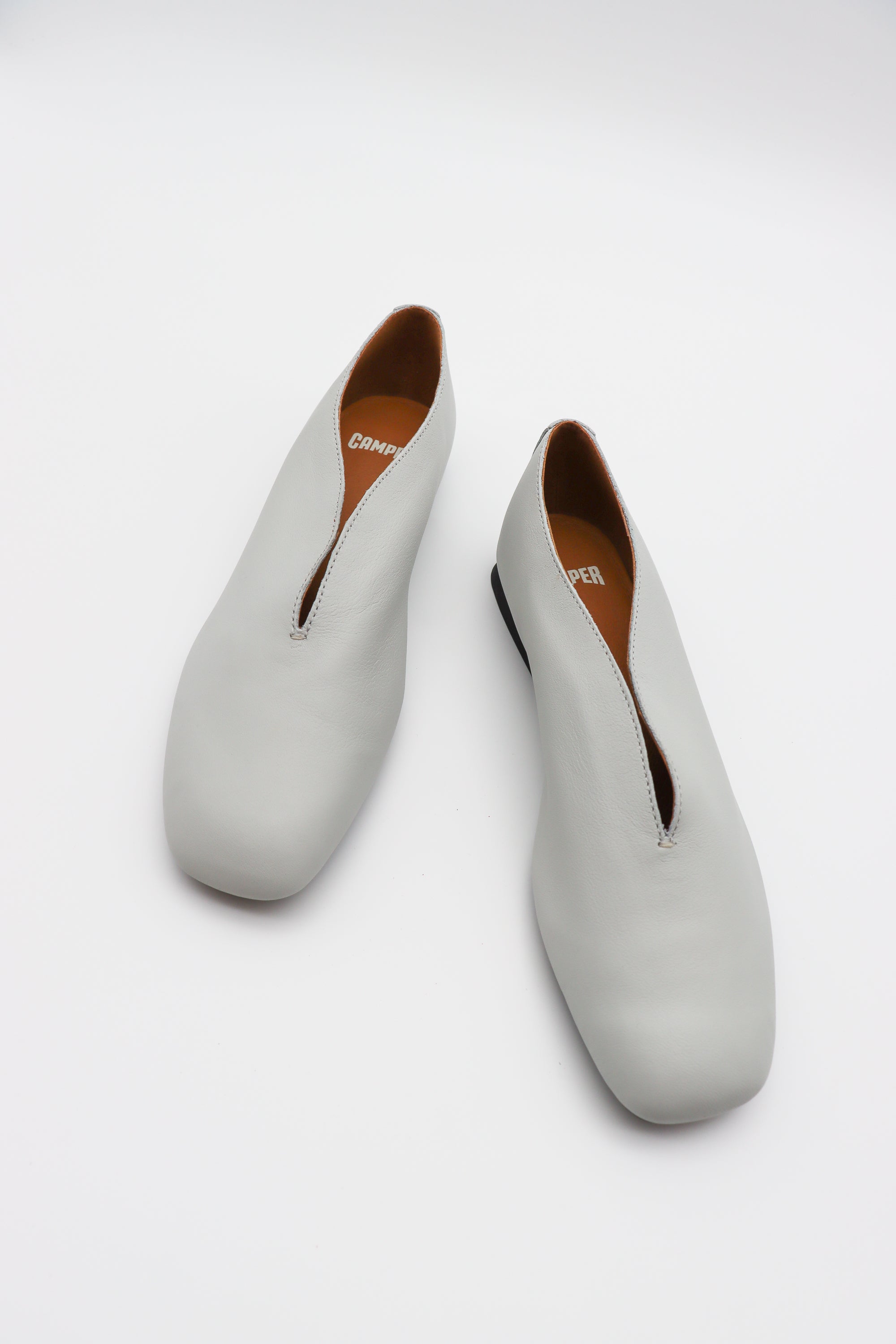 Casi Myra Flat in Grey by Camper – Idlewild