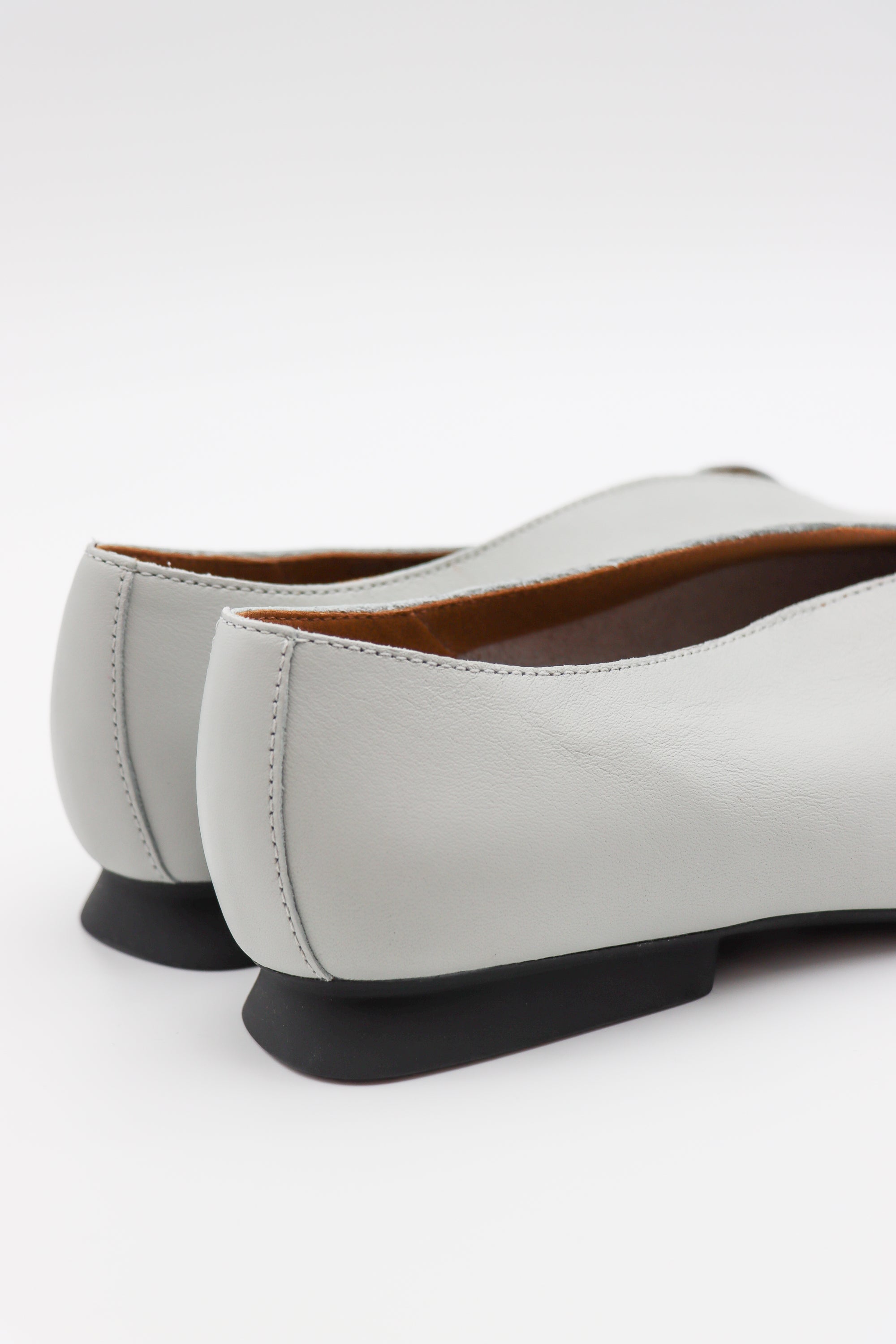 Casi Myra Flat in Grey by Camper – Idlewild