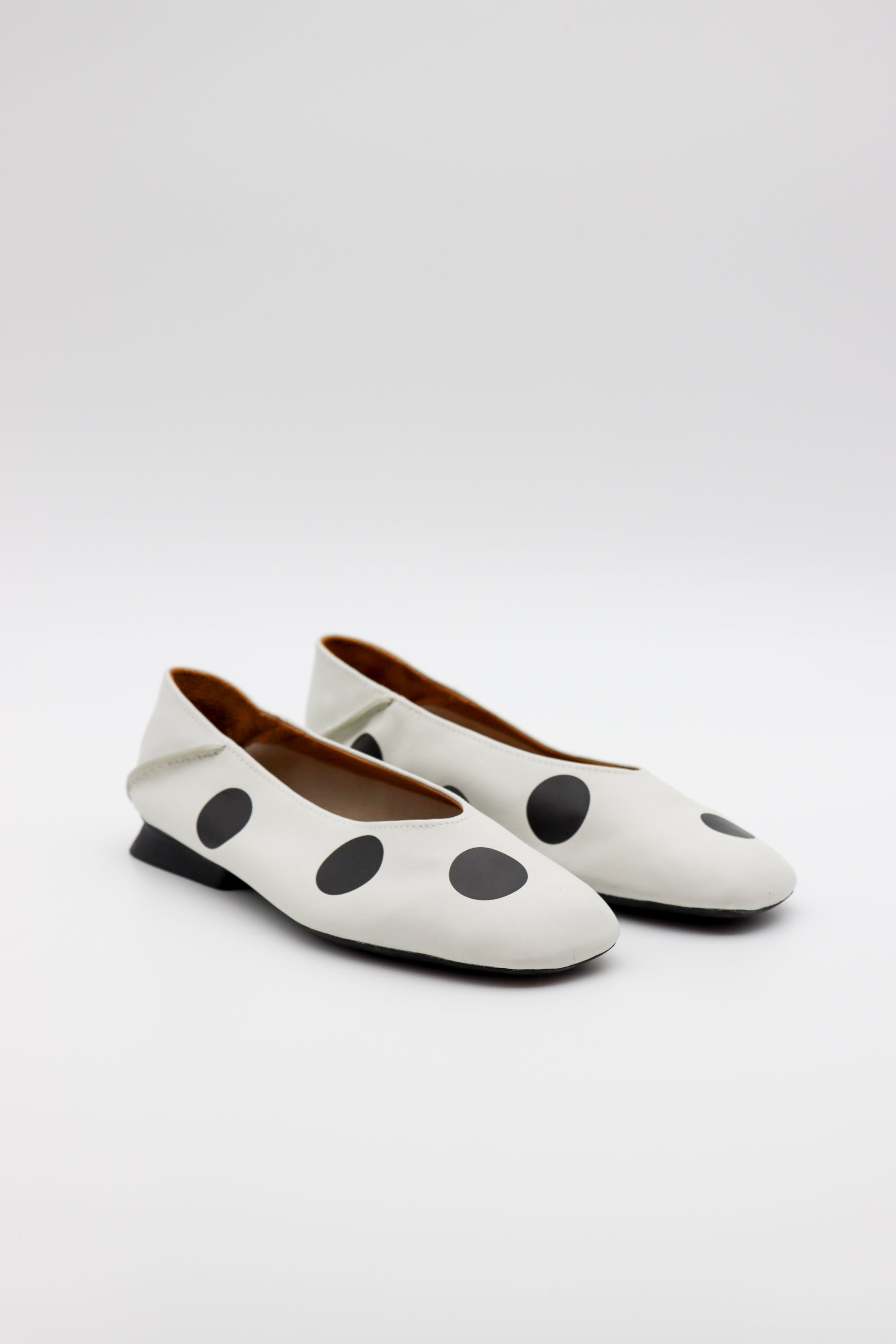 Gobi Houston Flat in White by Camper-Camper-Idlewild-Cincinnati