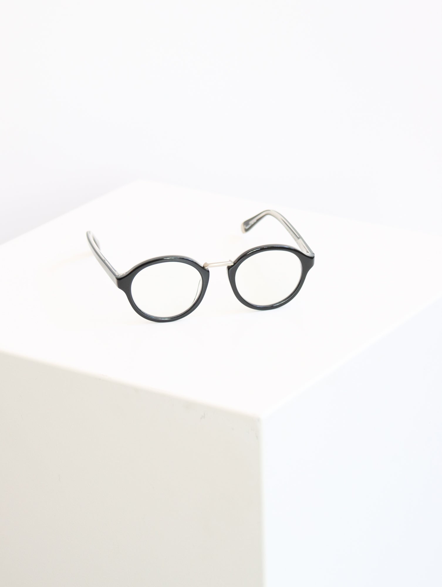 Gramophone Readers in Gloss Black by Caddis – Idlewild