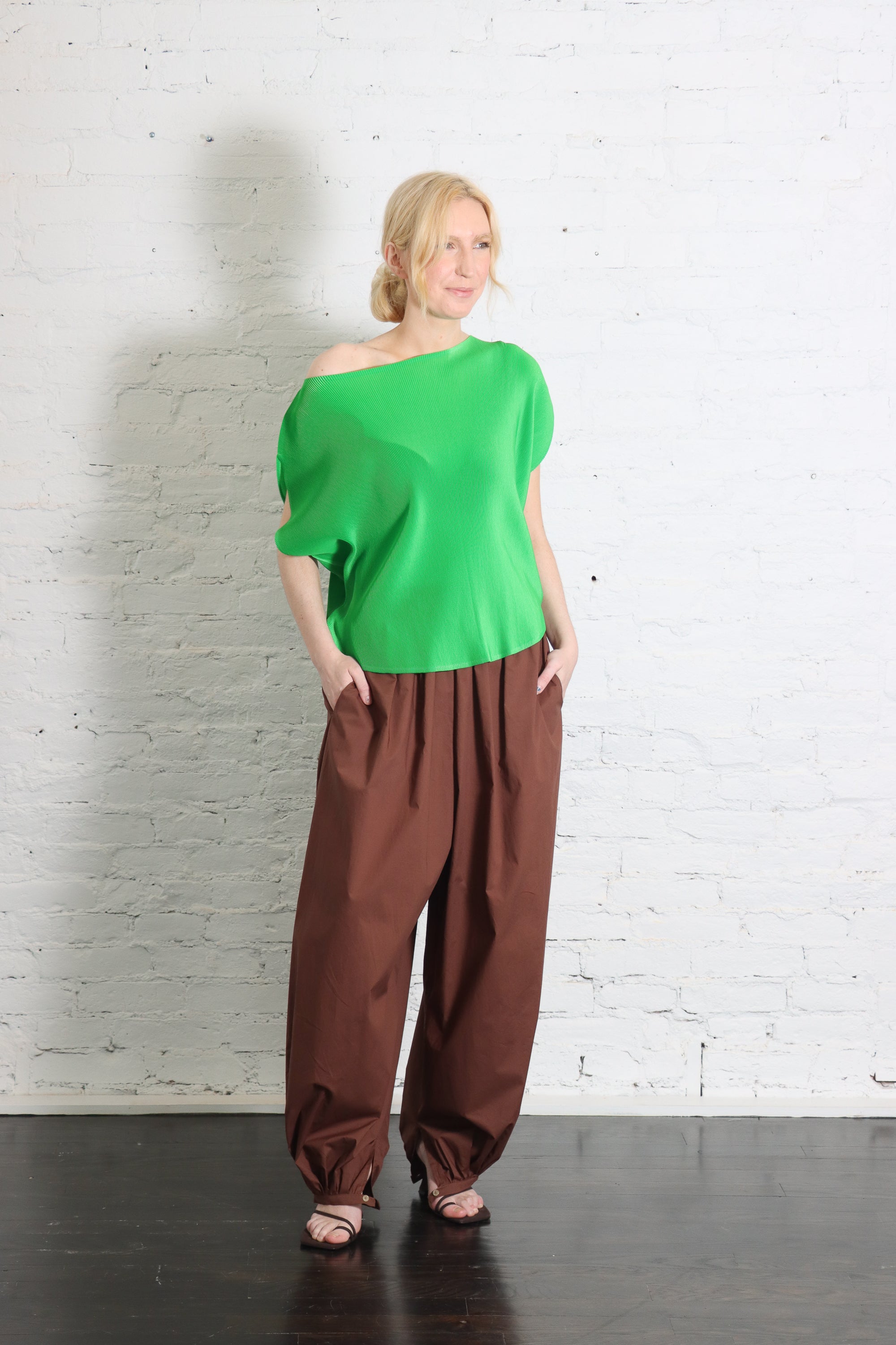 MIST APRIL pleats please グリーン Pleats Please Issey Miyake Mist April Mock Top in Green – Antidote